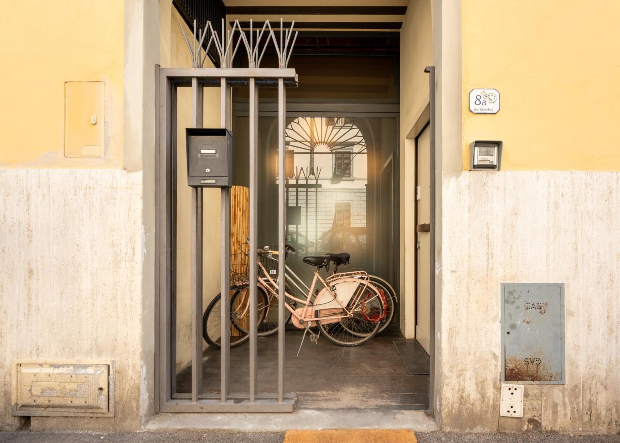 Via Cimabue 8B - Florence Charming Apartments - Metropolitan Loft In Florence - 20 Minute Walk To City Center - Excellent Base For Exploring - Less Than 5 Minute Walk To The Supermarket - Amazing Bakery On The Corner Eksteriør billede
